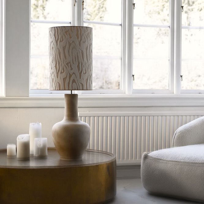 Duża dekoracyjna lampa stołowa ceramiczna Dilbar z wysokim abażurem cylindrycznym
